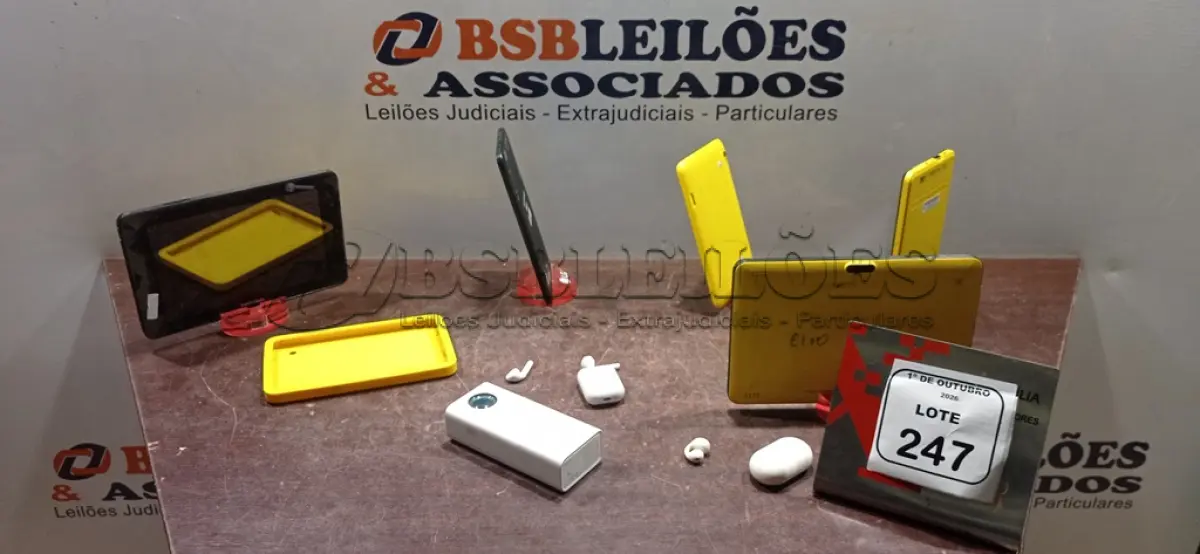 LOTE 247 - 01 POWER BANK, 01 FONE DE OUVIDO E 05 TABLETS ESCOLARES DE MARCA DIVERSAS. (NO ESTADO) ATENÇÃO! FAZER A VISITAÇÃO ANTES DE ARREMATAR, NÃO SABEMOS SE FUNCIONA, LEILÃO NÃO TEM GARANTIA E NEM DEVOLUÇÃO, SUJEITO A POSSÍVEIS AVARIAS VISÍVEIS/OCULTAS E/OU AUSÊNCIA DE COMPONENTES.