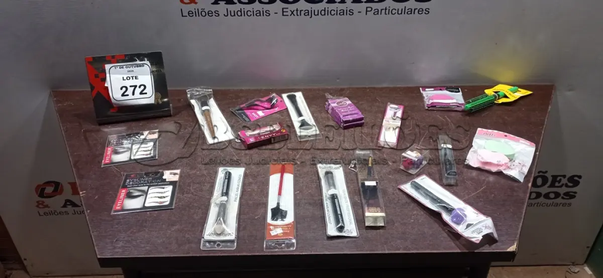 LOTE 272 - 01 LOTE COM UTENSÍLIOS DE HIGIENE E CUIDADOS PESSOAIS DIVERSOS. (NO ESTADO) ATENÇÃO! FAZER A VISITAÇÃO ANTES DE ARREMATAR, NÃO SABEMOS SE FUNCIONA, LEILÃO NÃO TEM GARANTIA E NEM DEVOLUÇÃO, SUJEITO A POSSÍVEIS AVARIAS VISÍVEIS/OCULTAS E/OU AUSÊNCIA DE COMPONENTES.
