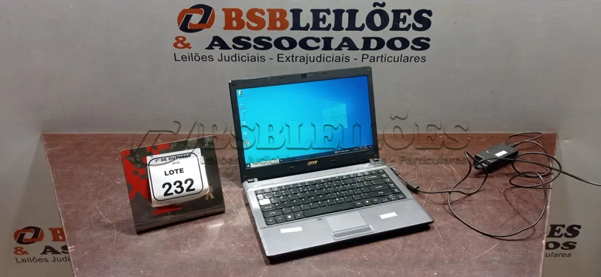 LOTE 232 - 01 NOTEBOOK MARCA ACER COM FONTE. (NO ESTADO) ATENÇÃO! FAZER A VISITAÇÃO ANTES DE ARREMATAR, NÃO SABEMOS SE FUNCIONA, LEILÃO NÃO TEM GARANTIA E NEM DEVOLUÇÃO, SUJEITO A POSSÍVEIS AVARIAS VISÍVEIS/OCULTAS E/OU AUSÊNCIA DE COMPONENTES.