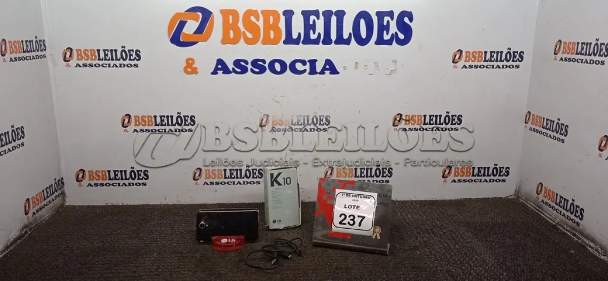LOTE 237 - 01 CELULAR MODELO K10 MARCA LG. (NO ESTADO) ATENÇÃO! FAZER A VISITAÇÃO ANTES DE ARREMATAR, NÃO SABEMOS SE FUNCIONA, LEILÃO NÃO TEM GARANTIA E NEM DEVOLUÇÃO, SUJEITO A POSSÍVEIS AVARIAS VISÍVEIS/OCULTAS E/OU AUSÊNCIA DE COMPONENTES.