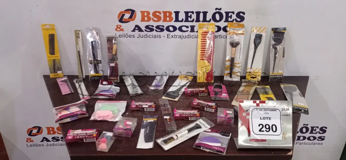 LOTE 290 - 01 LOTE COM UTENSÍLIOS DE HIGIENE E CUIDADOS PESSOAIS DIVERSOS. (NO ESTADO) ATENÇÃO! FAZER A VISITAÇÃO ANTES DE ARREMATAR, NÃO SABEMOS SE FUNCIONA, LEILÃO NÃO TEM GARANTIA E NEM DEVOLUÇÃO, SUJEITO A POSSÍVEIS AVARIAS VISÍVEIS/OCULTAS E/OU AUSÊNCIA DE COMPONENTES.