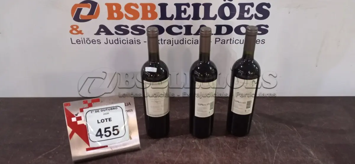 LOTE 455 - 03 GARRAFAS DE VINHO TINTO CABERNET MALBEC ARGENTINO DE 750ML CADA MARCA D.V CATENA. (NO ESTADO) ATENÇÃO! FAZER A VISITAÇÃO ANTES DE ARREMATAR, NÃO SABEMOS SE FUNCIONA, LEILÃO NÃO TEM GARANTIA E NEM DEVOLUÇÃO, SUJEITO A POSSÍVEIS AVARIAS VISÍVEIS/OCULTAS E/OU AUSÊNCIA DE COMPONENTES.