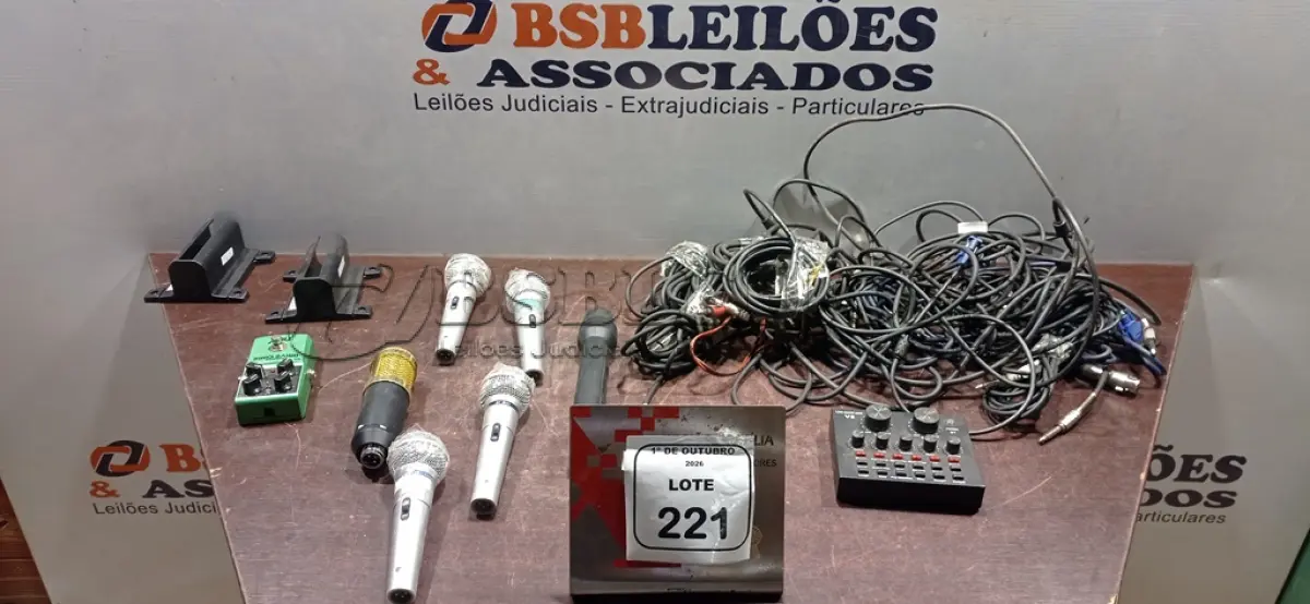 LOTE 221 - 01 OVERDRIVE MARCA NUX E VÁRIOS MICROFONES E CABOS PARA MIC DE MARCAS E MODELOS DIVERSOS. (NO ESTADO) ATENÇÃO! FAZER A VISITAÇÃO ANTES DE ARREMATAR, NÃO SABEMOS SE FUNCIONA, LEILÃO NÃO TEM GARANTIA E NEM DEVOLUÇÃO, SUJEITO A POSSÍVEIS AVARIAS VISÍVEIS/OCULTAS E/OU AUSÊNCIA DE COMPONENTES.
