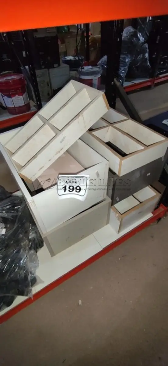 LOTE 199 - 01 LOTE COM VÁRIOS NICHOS DE MADEIRA. (NO ESTADO) ATENÇÃO! FAZER A VISITAÇÃO ANTES DE ARREMATAR, NÃO SABEMOS SE FUNCIONA, LEILÃO NÃO TEM GARANTIA E NEM DEVOLUÇÃO, SUJEITO A POSSÍVEIS AVARIAS VISÍVEIS/OCULTAS E/OU AUSÊNCIA DE COMPONENTES.