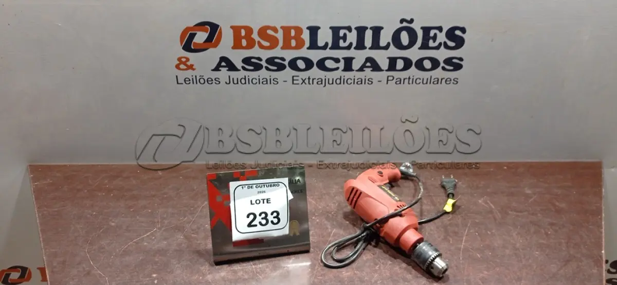 LOTE 233 - 01 FURADEIRA 220V MARCA SCHULZ. (NO ESTADO) ATENÇÃO! FAZER A VISITAÇÃO ANTES DE ARREMATAR, NÃO SABEMOS SE FUNCIONA, LEILÃO NÃO TEM GARANTIA E NEM DEVOLUÇÃO, SUJEITO A POSSÍVEIS AVARIAS VISÍVEIS/OCULTAS E/OU AUSÊNCIA DE COMPONENTES.
