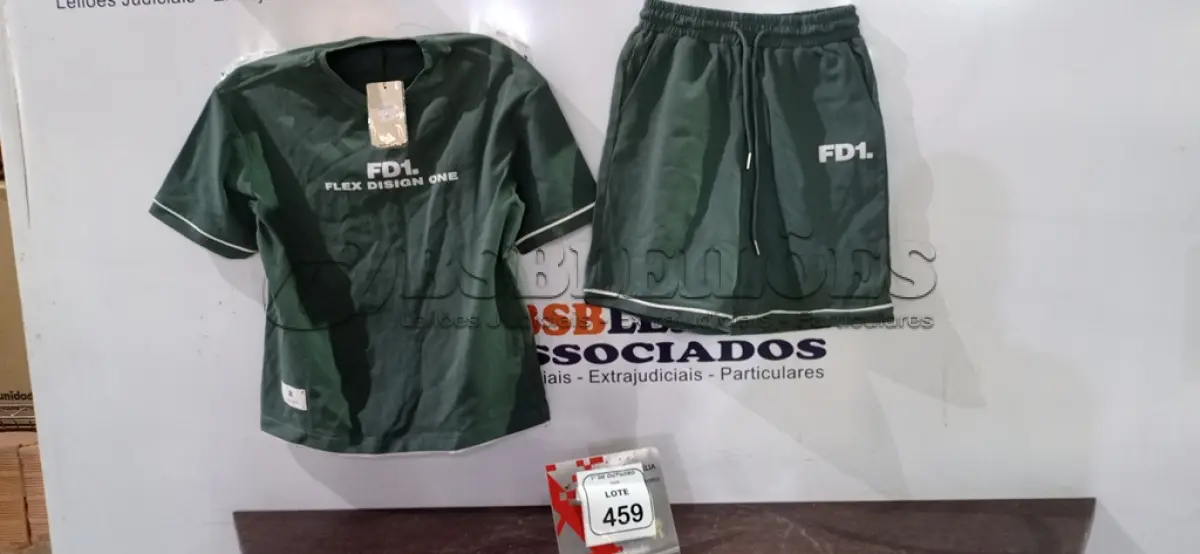 LOTE 459 - 01 CONJUNTO OVERSIZED TAM P SEM USO. (NO ESTADO) ATENÇÃO! FAZER A VISITAÇÃO ANTES DE ARREMATAR, NÃO SABEMOS SE FUNCIONA, LEILÃO NÃO TEM GARANTIA E NEM DEVOLUÇÃO, SUJEITO A POSSÍVEIS AVARIAS VISÍVEIS/OCULTAS E/OU AUSÊNCIA DE COMPONENTES.