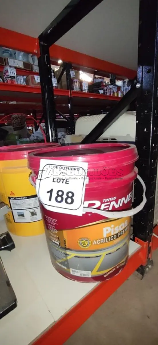 LOTE 188 - 01 BALDE DE TINTA DE PISOS ACRÍLICO PREMIUM 18L NA COR VERMELHO SEGURANÇA FOSCO MARCA RENNER.  (NO ESTADO) ATENÇÃO! FAZER A VISITAÇÃO ANTES DE ARREMATAR, NÃO SABEMOS SE FUNCIONA, LEILÃO NÃO TEM GARANTIA E NEM DEVOLUÇÃO, SUJEITO A POSSÍVEIS AVARIAS VISÍVEIS/OCULTAS E/OU AUSÊNCIA DE COMPONENTES.