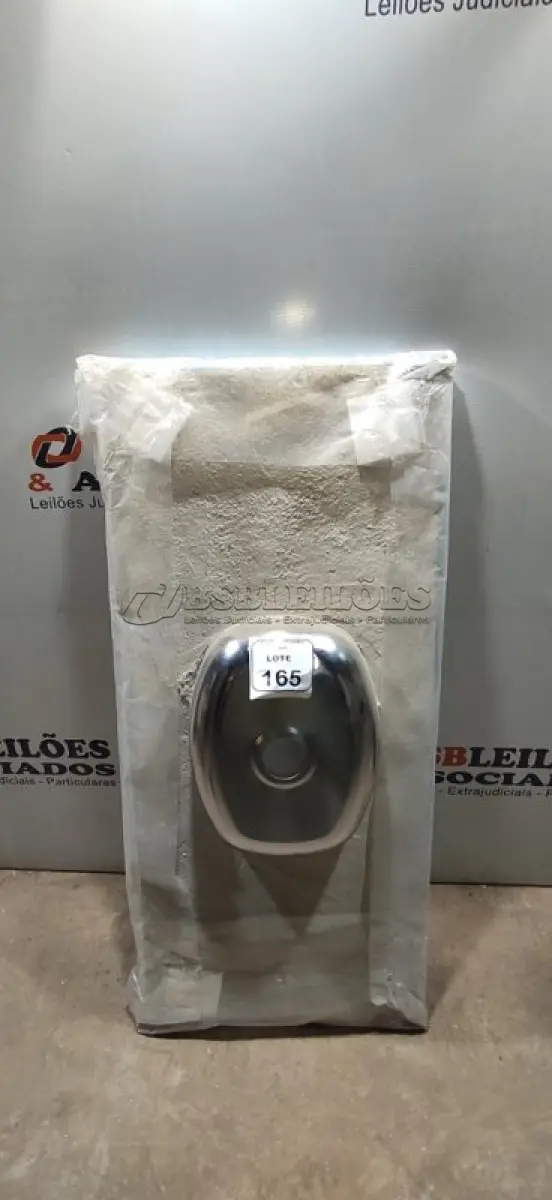 LOTE 165 - 01 PIA COM CUBA DE 0,55X1,20M. (NO ESTADO) ATENÇÃO! FAZER A VISITAÇÃO ANTES DE ARREMATAR, NÃO SABEMOS SE FUNCIONA, LEILÃO NÃO TEM GARANTIA E NEM DEVOLUÇÃO, SUJEITO A POSSÍVEIS AVARIAS VISÍVEIS/OCULTAS E/OU AUSÊNCIA DE COMPONENTES.