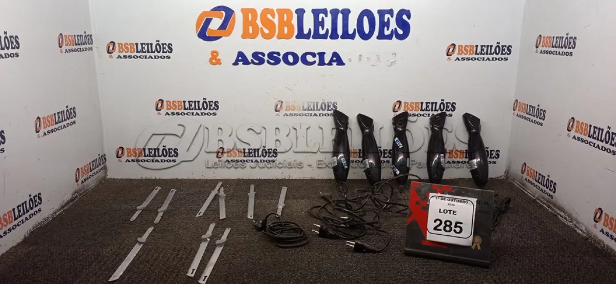 LOTE 285 - 04 FACAS ELÉTRICAS MARCA MONDIAL. (NO ESTADO) ATENÇÃO! FAZER A VISITAÇÃO ANTES DE ARREMATAR, NÃO SABEMOS SE FUNCIONA, LEILÃO NÃO TEM GARANTIA E NEM DEVOLUÇÃO, SUJEITO A POSSÍVEIS AVARIAS VISÍVEIS/OCULTAS E/OU AUSÊNCIA DE COMPONENTES.