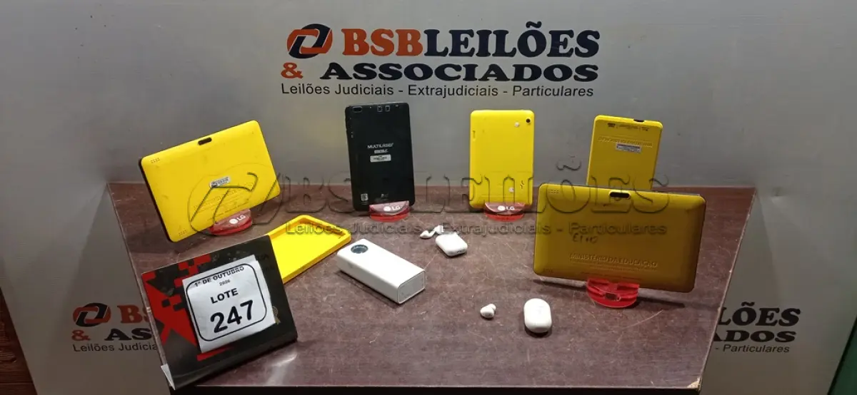 LOTE 247 - 01 POWER BANK, 01 FONE DE OUVIDO E 05 TABLETS ESCOLARES DE MARCA DIVERSAS. (NO ESTADO) ATENÇÃO! FAZER A VISITAÇÃO ANTES DE ARREMATAR, NÃO SABEMOS SE FUNCIONA, LEILÃO NÃO TEM GARANTIA E NEM DEVOLUÇÃO, SUJEITO A POSSÍVEIS AVARIAS VISÍVEIS/OCULTAS E/OU AUSÊNCIA DE COMPONENTES.