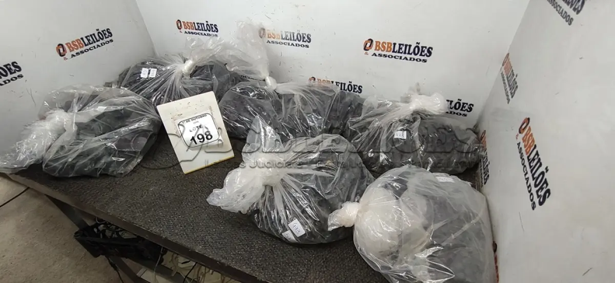 LOTE 198 - 01 LOTE COM GRANDE QUANTIDADE DE PONTEIRAS DE PLÁSTICO DIVERSAS. (NO ESTADO) ATENÇÃO! FAZER A VISITAÇÃO ANTES DE ARREMATAR, NÃO SABEMOS SE FUNCIONA, LEILÃO NÃO TEM GARANTIA E NEM DEVOLUÇÃO, SUJEITO A POSSÍVEIS AVARIAS VISÍVEIS/OCULTAS E/OU AUSÊNCIA DE COMPONENTES.