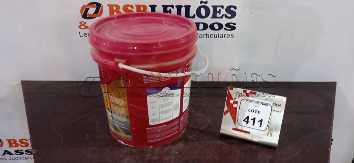 LOTE 411 - 01 BALDE DE TINTA DE PISOS ACRÍLICO PREMIUM 18L NA COR VERMELHO SEGURANÇA FOSCO MARCA RENNER.  (NO ESTADO) ATENÇÃO! FAZER A VISITAÇÃO ANTES DE ARREMATAR, NÃO SABEMOS SE FUNCIONA, LEILÃO NÃO TEM GARANTIA E NEM DEVOLUÇÃO, SUJEITO A POSSÍVEIS AVARIAS VISÍVEIS/OCULTAS E/OU AUSÊNCIA DE COMPONENTES.