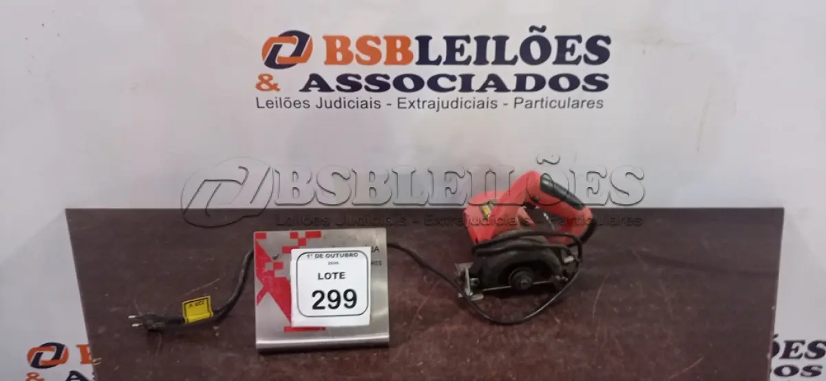LOTE 299 - 01 SERRA MÁRMORE 220V MARCA SCHULZ. (NO ESTADO) ATENÇÃO! FAZER A VISITAÇÃO ANTES DE ARREMATAR, NÃO SABEMOS SE FUNCIONA, LEILÃO NÃO TEM GARANTIA E NEM DEVOLUÇÃO, SUJEITO A POSSÍVEIS AVARIAS VISÍVEIS/OCULTAS E/OU AUSÊNCIA DE COMPONENTES.
