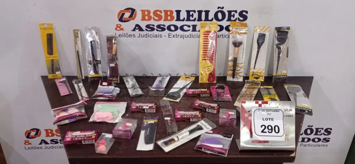 LOTE 290 - 01 LOTE COM UTENSÍLIOS DE HIGIENE E CUIDADOS PESSOAIS DIVERSOS. (NO ESTADO) ATENÇÃO! FAZER A VISITAÇÃO ANTES DE ARREMATAR, NÃO SABEMOS SE FUNCIONA, LEILÃO NÃO TEM GARANTIA E NEM DEVOLUÇÃO, SUJEITO A POSSÍVEIS AVARIAS VISÍVEIS/OCULTAS E/OU AUSÊNCIA DE COMPONENTES.