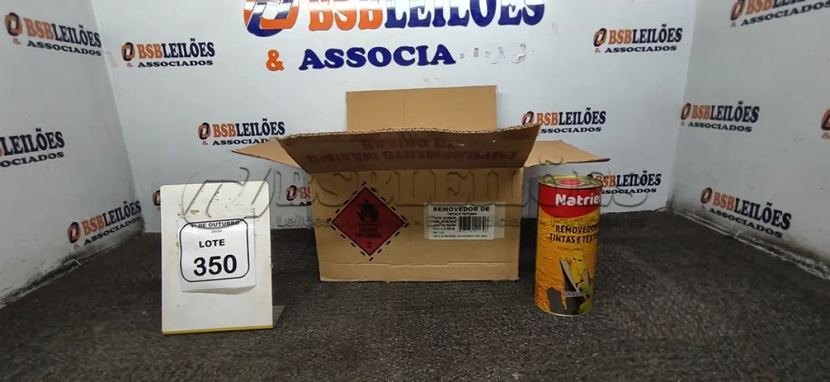 LOTE 350 - 12 LATAS DE REMOVEDORES DE TINTAS E TEXTURAS DE 900ML CADA. (NO ESTADO) ATENÇÃO! FAZER A VISITAÇÃO ANTES DE ARREMATAR, NÃO SABEMOS SE FUNCIONA, LEILÃO NÃO TEM GARANTIA E NEM DEVOLUÇÃO, SUJEITO A POSSÍVEIS AVARIAS VISÍVEIS/OCULTAS E/OU AUSÊNCIA DE COMPONENTES.