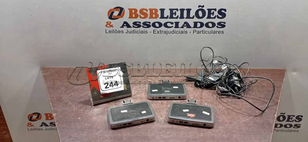 LOTE 244 - 03 MINIS PC TERMINAIS MARCA WYSE COM CABOS. (NO ESTADO) ATENÇÃO! FAZER A VISITAÇÃO ANTES DE ARREMATAR, NÃO SABEMOS SE FUNCIONA, LEILÃO NÃO TEM GARANTIA E NEM DEVOLUÇÃO, SUJEITO A POSSÍVEIS AVARIAS VISÍVEIS/OCULTAS E/OU AUSÊNCIA DE COMPONENTES.