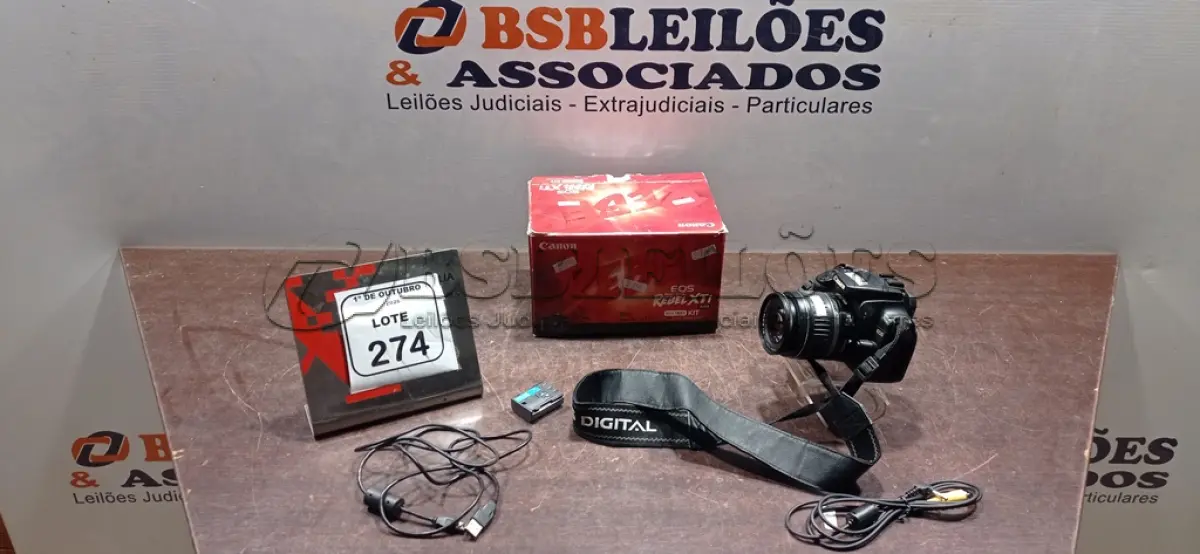 LOTE 274 - 01 CÂMERA DIGITAL MODELO REBEL XTI MARCA CANON. (NO ESTADO) ATENÇÃO! FAZER A VISITAÇÃO ANTES DE ARREMATAR, NÃO SABEMOS SE FUNCIONA, LEILÃO NÃO TEM GARANTIA E NEM DEVOLUÇÃO, SUJEITO A POSSÍVEIS AVARIAS VISÍVEIS/OCULTAS E/OU AUSÊNCIA DE COMPONENTES.