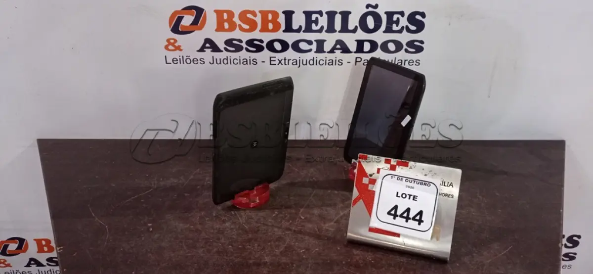 LOTE 444 - 02 TABLETS MARCA MOTOROLA SEM CARREGADOR. (NO ESTADO) ATENÇÃO! FAZER A VISITAÇÃO ANTES DE ARREMATAR, NÃO SABEMOS SE FUNCIONA, LEILÃO NÃO TEM GARANTIA E NEM DEVOLUÇÃO, SUJEITO A POSSÍVEIS AVARIAS VISÍVEIS/OCULTAS E/OU AUSÊNCIA DE COMPONENTES.