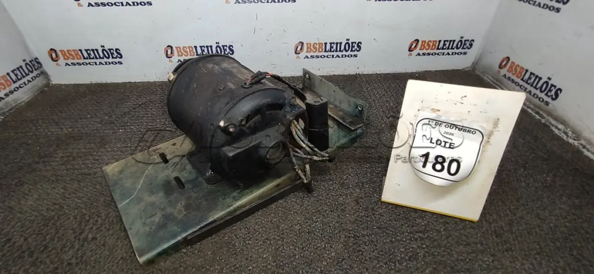 LOTE 180 - 01 MOTOR ELÉTRICO MODELO 56-RC-6754 DE 3/4CV. (NO ESTADO) ATENÇÃO! FAZER A VISITAÇÃO ANTES DE ARREMATAR, NÃO SABEMOS SE FUNCIONA, LEILÃO NÃO TEM GARANTIA E NEM DEVOLUÇÃO, SUJEITO A POSSÍVEIS AVARIAS VISÍVEIS/OCULTAS E/OU AUSÊNCIA DE COMPONENTES.