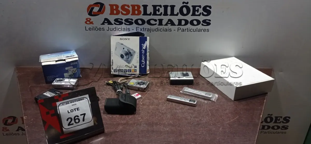 LOTE 267 - 02 CÂMERAS DIGITAIS E 03 GRAVADORES DE VOZ. (NO ESTADO) ATENÇÃO! FAZER A VISITAÇÃO ANTES DE ARREMATAR, NÃO SABEMOS SE FUNCIONA, LEILÃO NÃO TEM GARANTIA E NEM DEVOLUÇÃO, SUJEITO A POSSÍVEIS AVARIAS VISÍVEIS/OCULTAS E/OU AUSÊNCIA DE COMPONENTES.