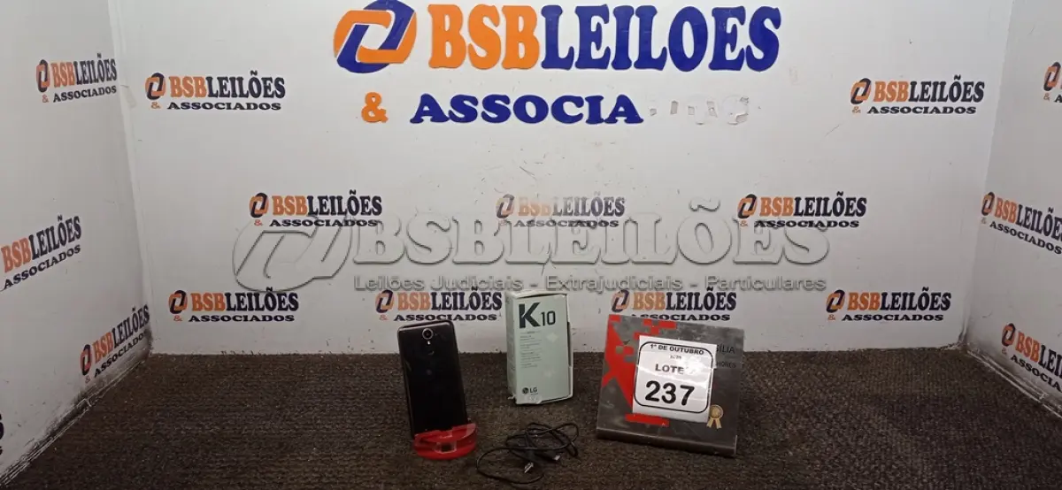 LOTE 237 - 01 CELULAR MODELO K10 MARCA LG. (NO ESTADO) ATENÇÃO! FAZER A VISITAÇÃO ANTES DE ARREMATAR, NÃO SABEMOS SE FUNCIONA, LEILÃO NÃO TEM GARANTIA E NEM DEVOLUÇÃO, SUJEITO A POSSÍVEIS AVARIAS VISÍVEIS/OCULTAS E/OU AUSÊNCIA DE COMPONENTES.