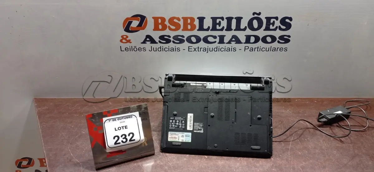 LOTE 232 - 01 NOTEBOOK MARCA ACER COM FONTE. (NO ESTADO) ATENÇÃO! FAZER A VISITAÇÃO ANTES DE ARREMATAR, NÃO SABEMOS SE FUNCIONA, LEILÃO NÃO TEM GARANTIA E NEM DEVOLUÇÃO, SUJEITO A POSSÍVEIS AVARIAS VISÍVEIS/OCULTAS E/OU AUSÊNCIA DE COMPONENTES.