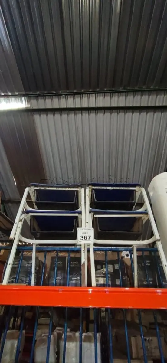 LOTE 367 - 04 CADEIRAS ESCOLARES. (NO ESTADO) ATENÇÃO! FAZER A VISITAÇÃO ANTES DE ARREMATAR, NÃO SABEMOS SE FUNCIONA, LEILÃO NÃO TEM GARANTIA E NEM DEVOLUÇÃO, SUJEITO A POSSÍVEIS AVARIAS VISÍVEIS/OCULTAS E/OU AUSÊNCIA DE COMPONENTES.