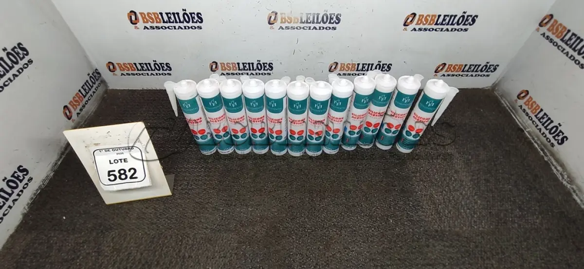 LOTE 582 - 12 UNIDADES DE FIXA CUBA CINZA 400G CADA MARCA MONUMENTAL. (NO ESTADO) ATENÇÃO! FAZER A VISITAÇÃO ANTES DE ARREMATAR, NÃO SABEMOS SE FUNCIONA, LEILÃO NÃO TEM GARANTIA E NEM DEVOLUÇÃO, SUJEITO A POSSÍVEIS AVARIAS VISÍVEIS/OCULTAS E/OU AUSÊNCIA DE COMPONENTES.