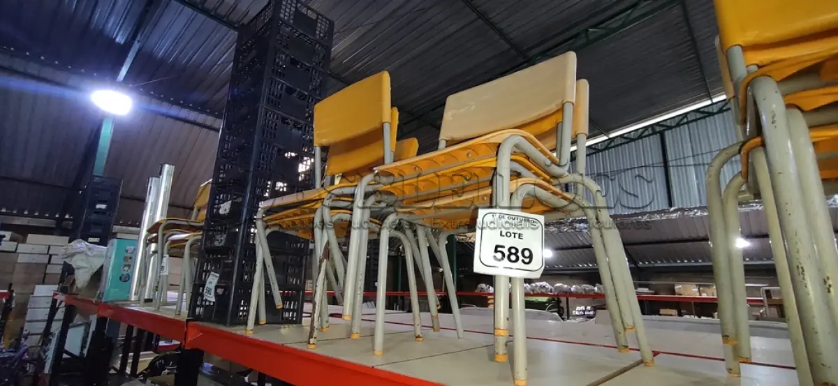 LOTE 589 - 06 CADEIRAS INFANTIS NA COR AMARELA. (NO ESTADO) ATENÇÃO! FAZER A VISITAÇÃO ANTES DE ARREMATAR, NÃO SABEMOS SE FUNCIONA, LEILÃO NÃO TEM GARANTIA E NEM DEVOLUÇÃO, SUJEITO A POSSÍVEIS AVARIAS VISÍVEIS/OCULTAS E/OU AUSÊNCIA DE COMPONENTES.
