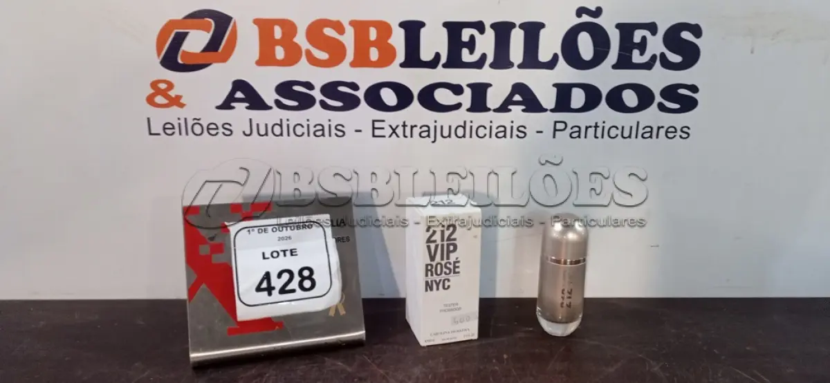 LOTE 428 - 01 PERFUME 212 VIP ROSE 80ML. (NO ESTADO) ATENÇÃO! FAZER A VISITAÇÃO ANTES DE ARREMATAR, NÃO SABEMOS SE FUNCIONA, LEILÃO NÃO TEM GARANTIA E NEM DEVOLUÇÃO, SUJEITO A POSSÍVEIS AVARIAS VISÍVEIS/OCULTAS E/OU AUSÊNCIA DE COMPONENTES.