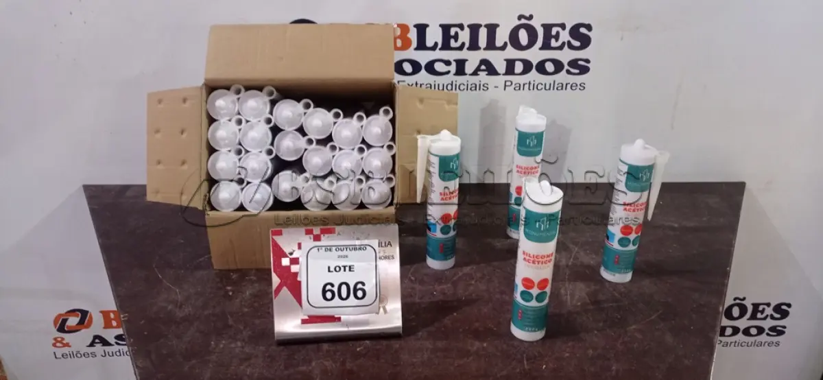 LOTE 606 - 24 SILICONES ACÉTICO INCOLOR DE 240G CADA MARCA MONUMENTAL. (NO ESTADO) ATENÇÃO! FAZER A VISITAÇÃO ANTES DE ARREMATAR, NÃO SABEMOS SE FUNCIONA, LEILÃO NÃO TEM GARANTIA E NEM DEVOLUÇÃO, SUJEITO A POSSÍVEIS AVARIAS VISÍVEIS/OCULTAS E/OU AUSÊNCIA DE COMPONENTES.