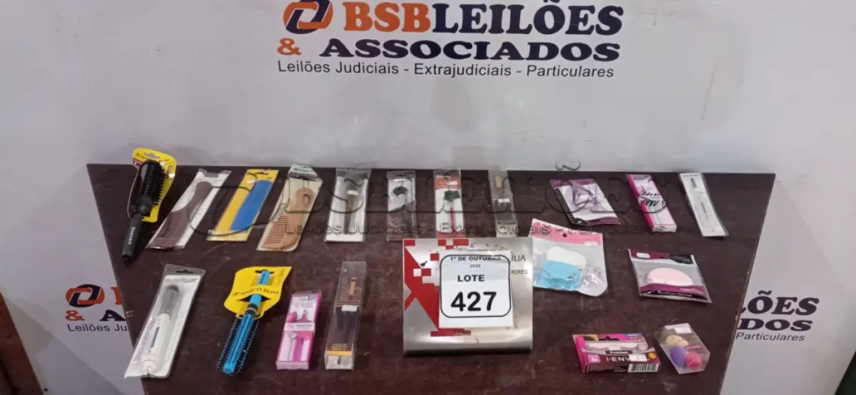 LOTE 427 - 01 LOTE COM UTENSÍLIOS DE HIGIENE E CUIDADOS PESSOAIS DIVERSOS. (NO ESTADO) ATENÇÃO! FAZER A VISITAÇÃO ANTES DE ARREMATAR, NÃO SABEMOS SE FUNCIONA, LEILÃO NÃO TEM GARANTIA E NEM DEVOLUÇÃO, SUJEITO A POSSÍVEIS AVARIAS VISÍVEIS/OCULTAS E/OU AUSÊNCIA DE COMPONENTES.