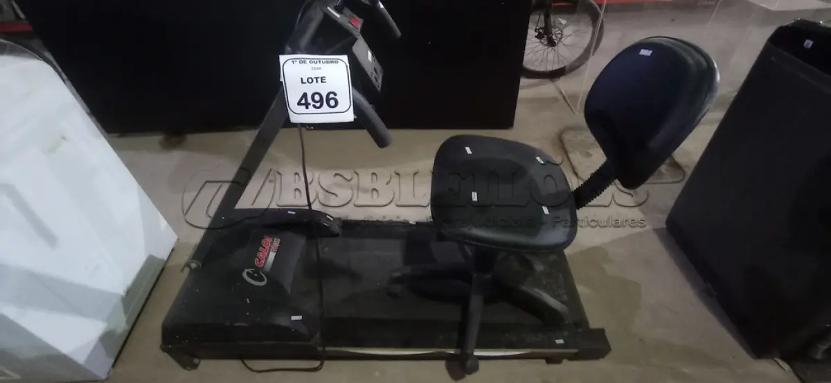 LOTE 496 - 01 ESTEIRA ERGOMÉTRICA MODELO CL 3002 220V MARCA CALOI E 01 CADEIRA GIRATÓRIA COM RODINHAS. (NO ESTADO) ATENÇÃO! FAZER A VISITAÇÃO ANTES DE ARREMATAR, NÃO SABEMOS SE FUNCIONA, LEILÃO NÃO TEM GARANTIA E NEM DEVOLUÇÃO, SUJEITO A POSSÍVEIS AVARIAS VISÍVEIS/OCULTAS E/OU AUSÊNCIA DE COMPONENTES.