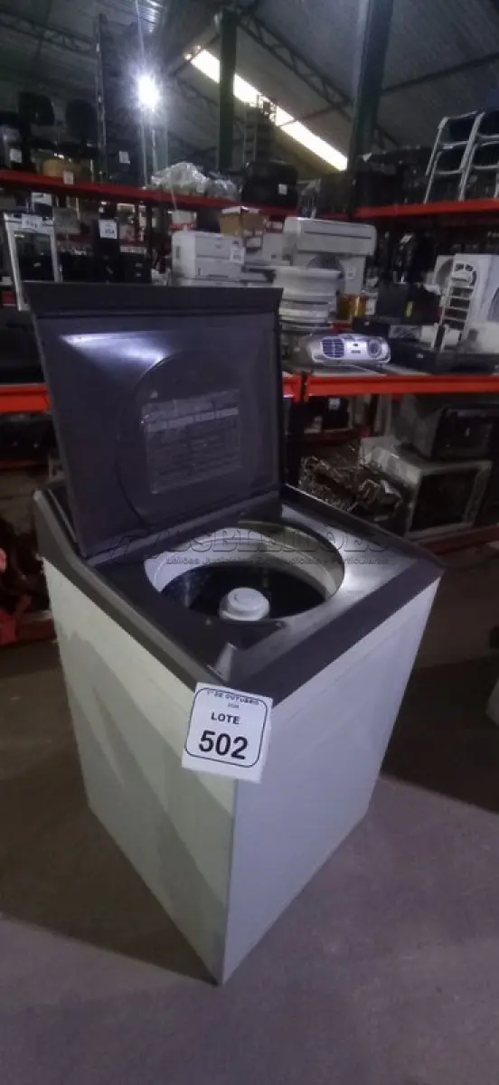 LOTE 502 - 01 MÁQUINA DE LAVAR 5KG 220V MARCA BRASTEMP. (NO ESTADO) ATENÇÃO! FAZER A VISITAÇÃO ANTES DE ARREMATAR, NÃO SABEMOS SE FUNCIONA, LEILÃO NÃO TEM GARANTIA E NEM DEVOLUÇÃO, SUJEITO A POSSÍVEIS AVARIAS VISÍVEIS/OCULTAS E/OU AUSÊNCIA DE COMPONENTES.