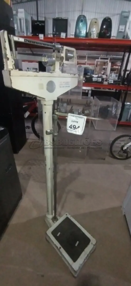 LOTE 494 - 01 BALANÇA ANTROPOMÉTRICA. (NO ESTADO) ATENÇÃO! FAZER A VISITAÇÃO ANTES DE ARREMATAR, NÃO SABEMOS SE FUNCIONA, LEILÃO NÃO TEM GARANTIA E NEM DEVOLUÇÃO, SUJEITO A POSSÍVEIS AVARIAS VISÍVEIS/OCULTAS E/OU AUSÊNCIA DE COMPONENTES.