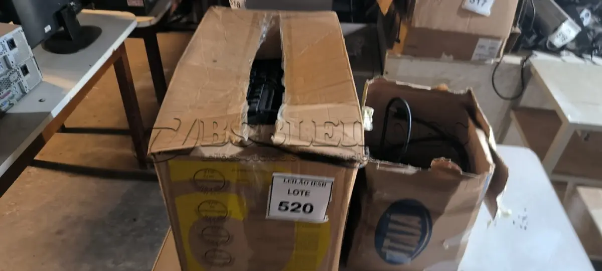 LOTE 520 - 03 CAIXAS DE CABOS DIVERSOS.  (NO ESTADO) ATENÇÃO! FAZER A VISITAÇÃO ANTES DE ARREMATAR, NÃO SABEMOS SE FUNCIONA, LEILÃO NÃO TEM GARANTIA E NEM DEVOLUÇÃO, SUJEITO A POSSÍVEIS AVARIAS VISÍVEIS/OCULTAS E/OU AUSÊNCIA DE COMPONENTES.