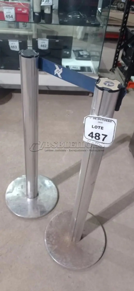 LOTE 487 - 02 ORGANIZADORAS DE FILAS COM FITA RETRÁTIL. (NO ESTADO) ATENÇÃO! FAZER A VISITAÇÃO ANTES DE ARREMATAR, NÃO SABEMOS SE FUNCIONA, LEILÃO NÃO TEM GARANTIA E NEM DEVOLUÇÃO, SUJEITO A POSSÍVEIS AVARIAS VISÍVEIS/OCULTAS E/OU AUSÊNCIA DE COMPONENTES.