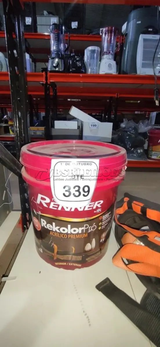 LOTE 339 - 01 BALDE DE TINTA ACRÍLICA SUPER PREMIUM NA COR BASE INTENSA SEMIBRILHO DE 16L MARCA RENNER. (NO ESTADO) ATENÇÃO! FAZER A VISITAÇÃO ANTES DE ARREMATAR, NÃO SABEMOS SE FUNCIONA, LEILÃO NÃO TEM GARANTIA E NEM DEVOLUÇÃO, SUJEITO A POSSÍVEIS AVARIAS VISÍVEIS/OCULTAS E/OU AUSÊNCIA DE COMPONENTES.