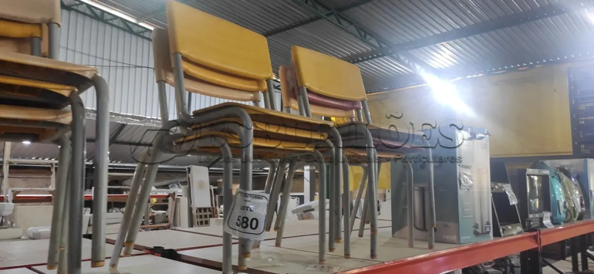 LOTE 580 - 06 CADEIRAS INFANTIS NA COR AMARELA. (NO ESTADO) ATENÇÃO! FAZER A VISITAÇÃO ANTES DE ARREMATAR, NÃO SABEMOS SE FUNCIONA, LEILÃO NÃO TEM GARANTIA E NEM DEVOLUÇÃO, SUJEITO A POSSÍVEIS AVARIAS VISÍVEIS/OCULTAS E/OU AUSÊNCIA DE COMPONENTES.