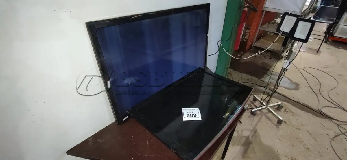 LOTE 389 - 01 TV 41’’ MARCA LG E 01 TV 31’’ MARCA PHILCO. (NO ESTADO) ATENÇÃO! FAZER A VISITAÇÃO ANTES DE ARREMATAR, NÃO SABEMOS SE FUNCIONA, LEILÃO NÃO TEM GARANTIA E NEM DEVOLUÇÃO, SUJEITO A POSSÍVEIS AVARIAS VISÍVEIS/OCULTAS E/OU AUSÊNCIA DE COMPONENTES.