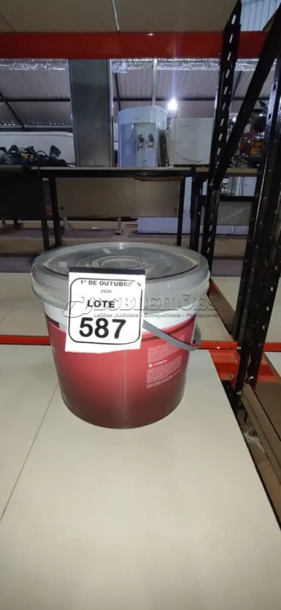 LOTE 587 - 01 BALDE DE TINTA PVA NA COR MARFIM DE 16L MARCA MISTERLAR. (NO ESTADO) ATENÇÃO! FAZER A VISITAÇÃO ANTES DE ARREMATAR, NÃO SABEMOS SE FUNCIONA, LEILÃO NÃO TEM GARANTIA E NEM DEVOLUÇÃO, SUJEITO A POSSÍVEIS AVARIAS VISÍVEIS/OCULTAS E/OU AUSÊNCIA DE COMPONENTES.