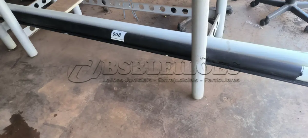 LOTE 008 - 02 TELAS PARA PROJEÇÃO. (NO ESTADO) ATENÇÃO! FAZER A VISITAÇÃO ANTES DE ARREMATAR, NÃO SABEMOS SE FUNCIONA, LEILÃO NÃO TEM GARANTIA E NEM DEVOLUÇÃO, SUJEITO A POSSÍVEIS AVARIAS VISÍVEIS/OCULTAS E/OU AUSÊNCIA DE COMPONENTES.