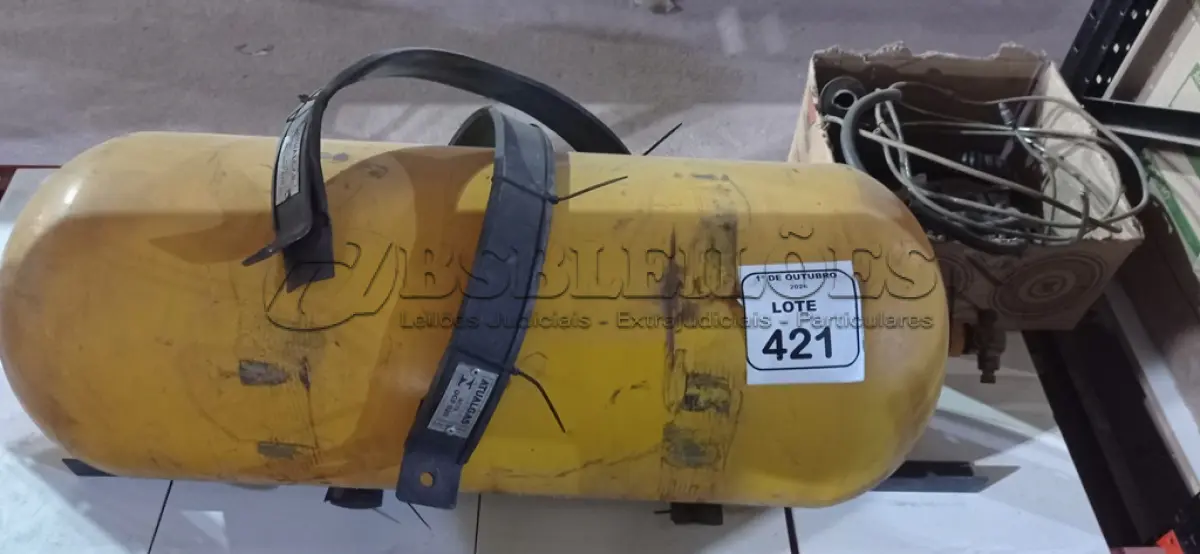 LOTE 421 - 01 CILINDRO DE GÁS AUTOMOTIVO. (NO ESTADO) ATENÇÃO! FAZER A VISITAÇÃO ANTES DE ARREMATAR, NÃO SABEMOS SE FUNCIONA, LEILÃO NÃO TEM GARANTIA E NEM DEVOLUÇÃO, SUJEITO A POSSÍVEIS AVARIAS VISÍVEIS/OCULTAS E/OU AUSÊNCIA DE COMPONENTES.