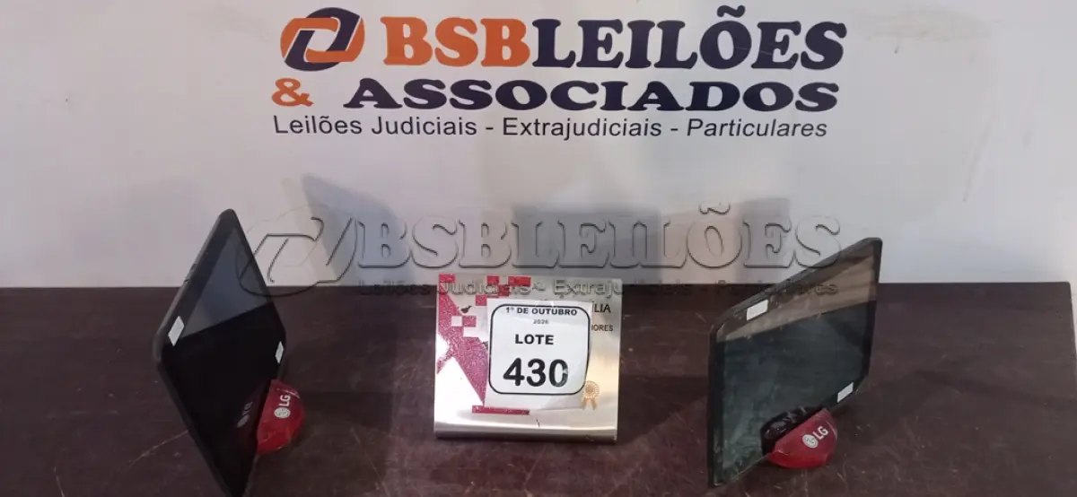 LOTE 430 - 02 TABLETS MARCA MOTOROLA E 01 IPAD APPLE SEM CARREGADOR. (NO ESTADO) ATENÇÃO! FAZER A VISITAÇÃO ANTES DE ARREMATAR, NÃO SABEMOS SE FUNCIONA, LEILÃO NÃO TEM GARANTIA E NEM DEVOLUÇÃO, SUJEITO A POSSÍVEIS AVARIAS VISÍVEIS/OCULTAS E/OU AUSÊNCIA DE COMPONENTES.