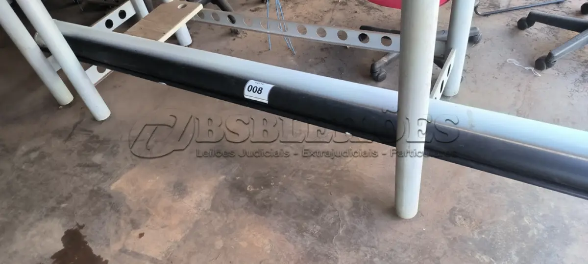 LOTE 008 - 02 TELAS PARA PROJEÇÃO. (NO ESTADO) ATENÇÃO! FAZER A VISITAÇÃO ANTES DE ARREMATAR, NÃO SABEMOS SE FUNCIONA, LEILÃO NÃO TEM GARANTIA E NEM DEVOLUÇÃO, SUJEITO A POSSÍVEIS AVARIAS VISÍVEIS/OCULTAS E/OU AUSÊNCIA DE COMPONENTES.