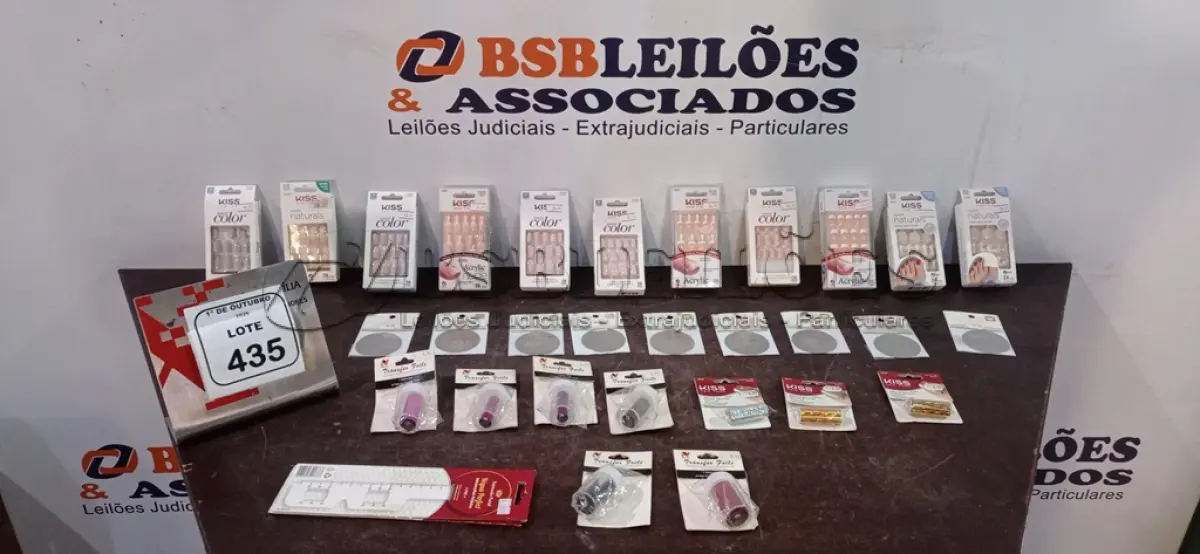 LOTE 435 - 01 LOTE COM UTENSÍLIOS DE HIGIENE E CUIDADOS PESSOAIS DIVERSOS. (NO ESTADO) ATENÇÃO! FAZER A VISITAÇÃO ANTES DE ARREMATAR, NÃO SABEMOS SE FUNCIONA, LEILÃO NÃO TEM GARANTIA E NEM DEVOLUÇÃO, SUJEITO A POSSÍVEIS AVARIAS VISÍVEIS/OCULTAS E/OU AUSÊNCIA DE COMPONENTES.