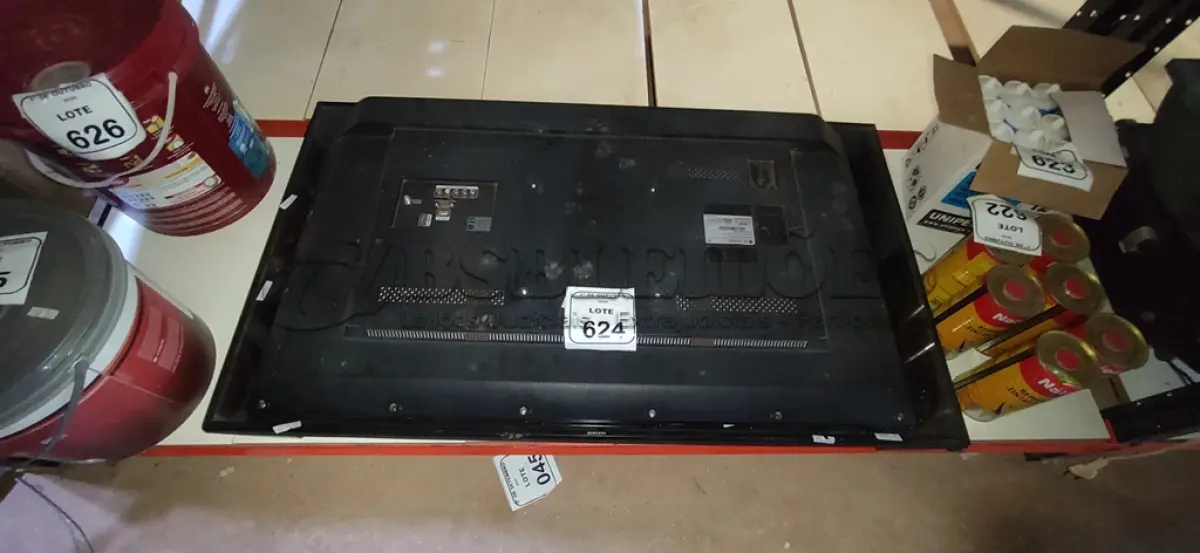 LOTE 624 - 01 TV DE 49’’ MARCA SAMSUNG E 01 TV 43’’ MARCA LG. (NO ESTADO) ATENÇÃO! FAZER A VISITAÇÃO ANTES DE ARREMATAR, NÃO SABEMOS SE FUNCIONA, LEILÃO NÃO TEM GARANTIA E NEM DEVOLUÇÃO, SUJEITO A POSSÍVEIS AVARIAS VISÍVEIS/OCULTAS E/OU AUSÊNCIA DE COMPONENTES.