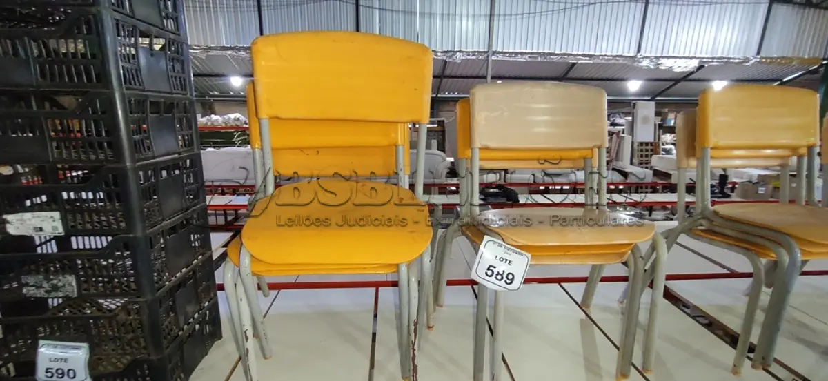 LOTE 589 - 06 CADEIRAS INFANTIS NA COR AMARELA. (NO ESTADO) ATENÇÃO! FAZER A VISITAÇÃO ANTES DE ARREMATAR, NÃO SABEMOS SE FUNCIONA, LEILÃO NÃO TEM GARANTIA E NEM DEVOLUÇÃO, SUJEITO A POSSÍVEIS AVARIAS VISÍVEIS/OCULTAS E/OU AUSÊNCIA DE COMPONENTES.