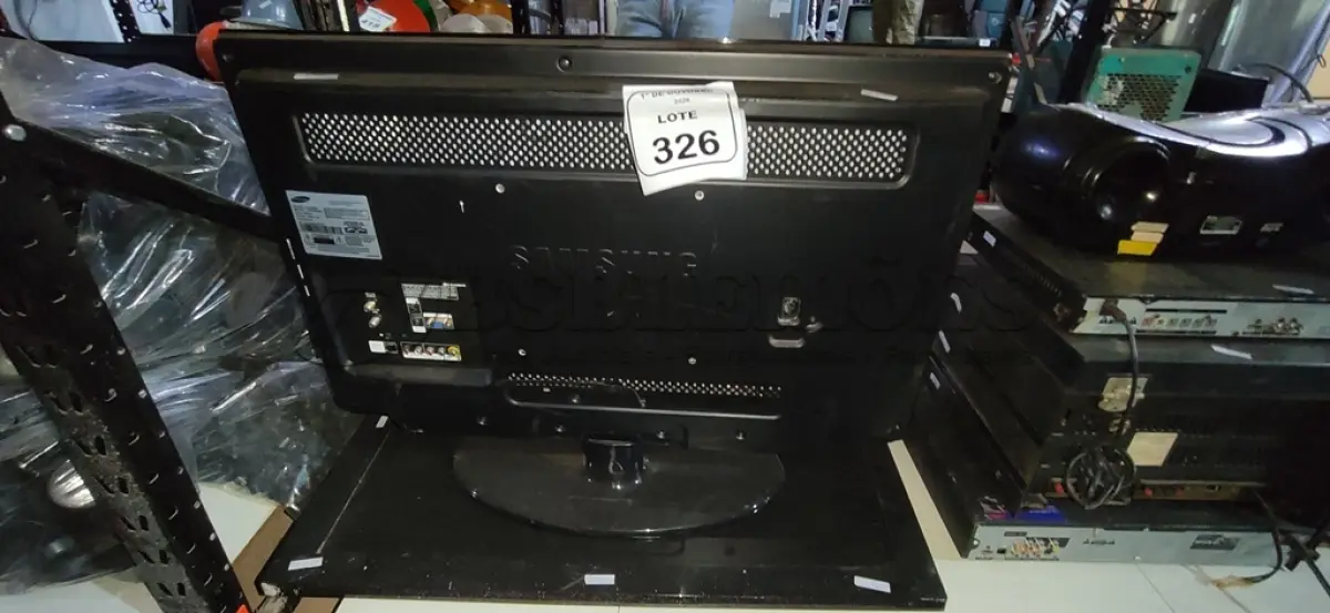 LOTE 326 - 03 TVS DE MARCAS E MODELOS DIVERSOS PARA RETIRADA DE PEÇAS. (NO ESTADO) ATENÇÃO! FAZER A VISITAÇÃO ANTES DE ARREMATAR, NÃO SABEMOS SE FUNCIONA, LEILÃO NÃO TEM GARANTIA E NEM DEVOLUÇÃO, SUJEITO A POSSÍVEIS AVARIAS VISÍVEIS/OCULTAS E/OU AUSÊNCIA DE COMPONENTES.