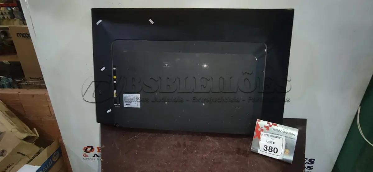 LOTE 380 - 01 TV 47’’ MARCA SAMSUNG. (NO ESTADO) ATENÇÃO! FAZER A VISITAÇÃO ANTES DE ARREMATAR, NÃO SABEMOS SE FUNCIONA, LEILÃO NÃO TEM GARANTIA E NEM DEVOLUÇÃO, SUJEITO A POSSÍVEIS AVARIAS VISÍVEIS/OCULTAS E/OU AUSÊNCIA DE COMPONENTES.
